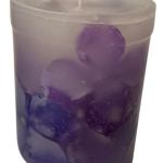 Candela con flores lila y morado incrustadas ip artistic candles